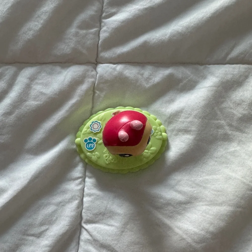 Littlest Pet Shop Figure Collectible LPS Mini Toy Pink Green Base